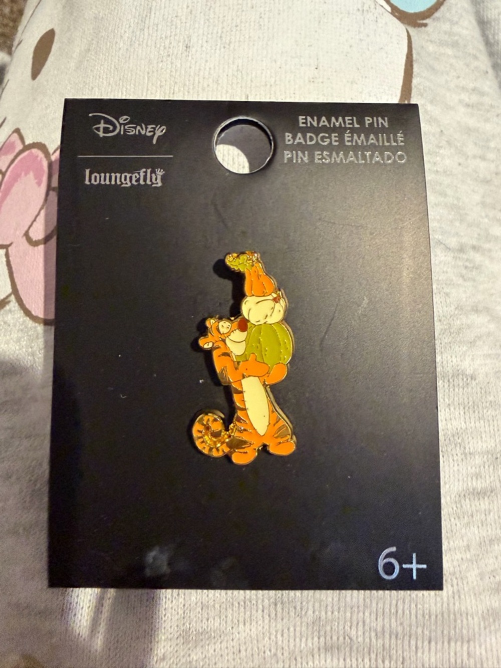 Disney Tigger Fall Loungefly Pin - Picture 2 of 4